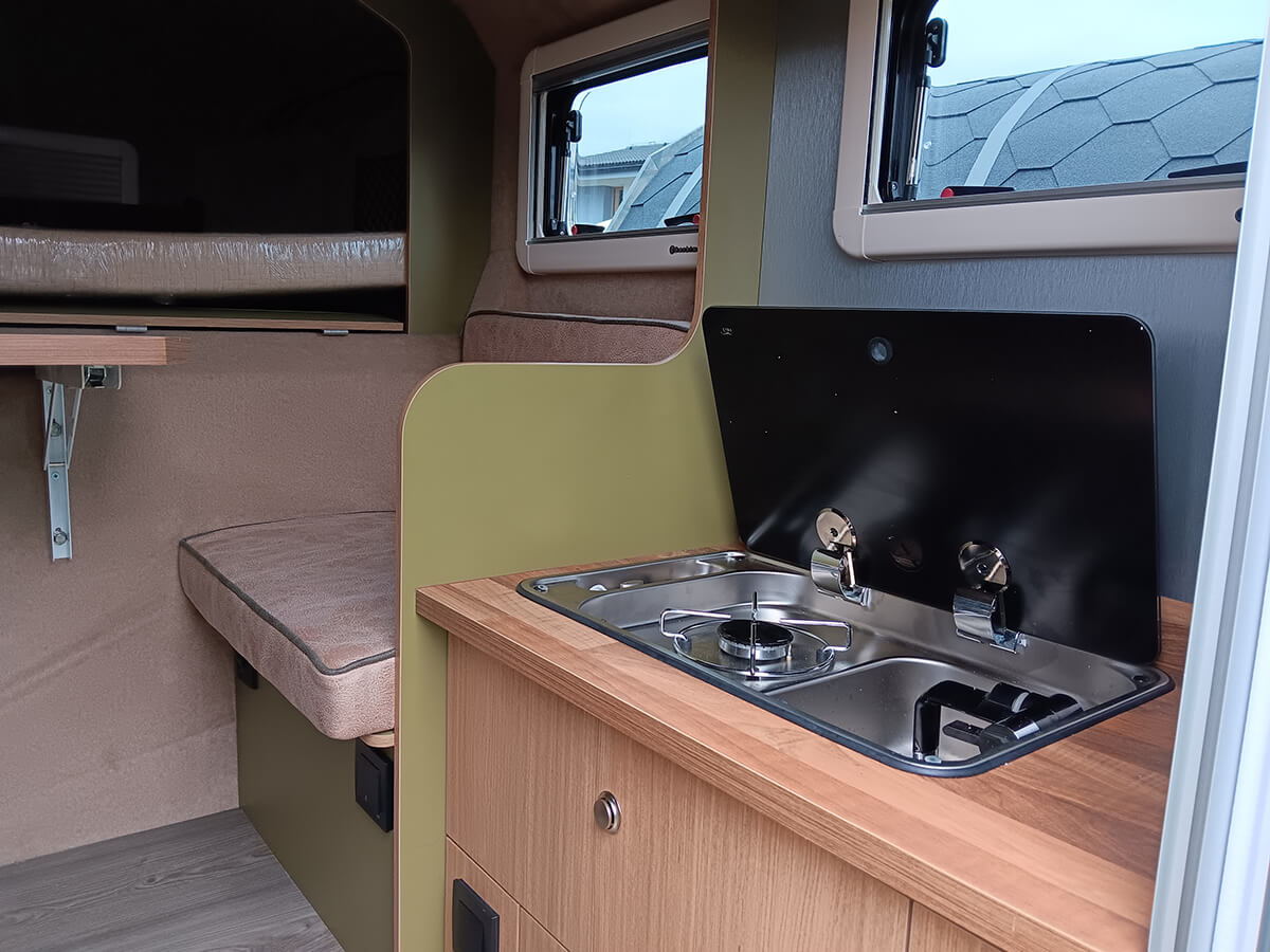 karavan-camper-box-sedef-04 Karavan camper box obytná nadstavba na pickup