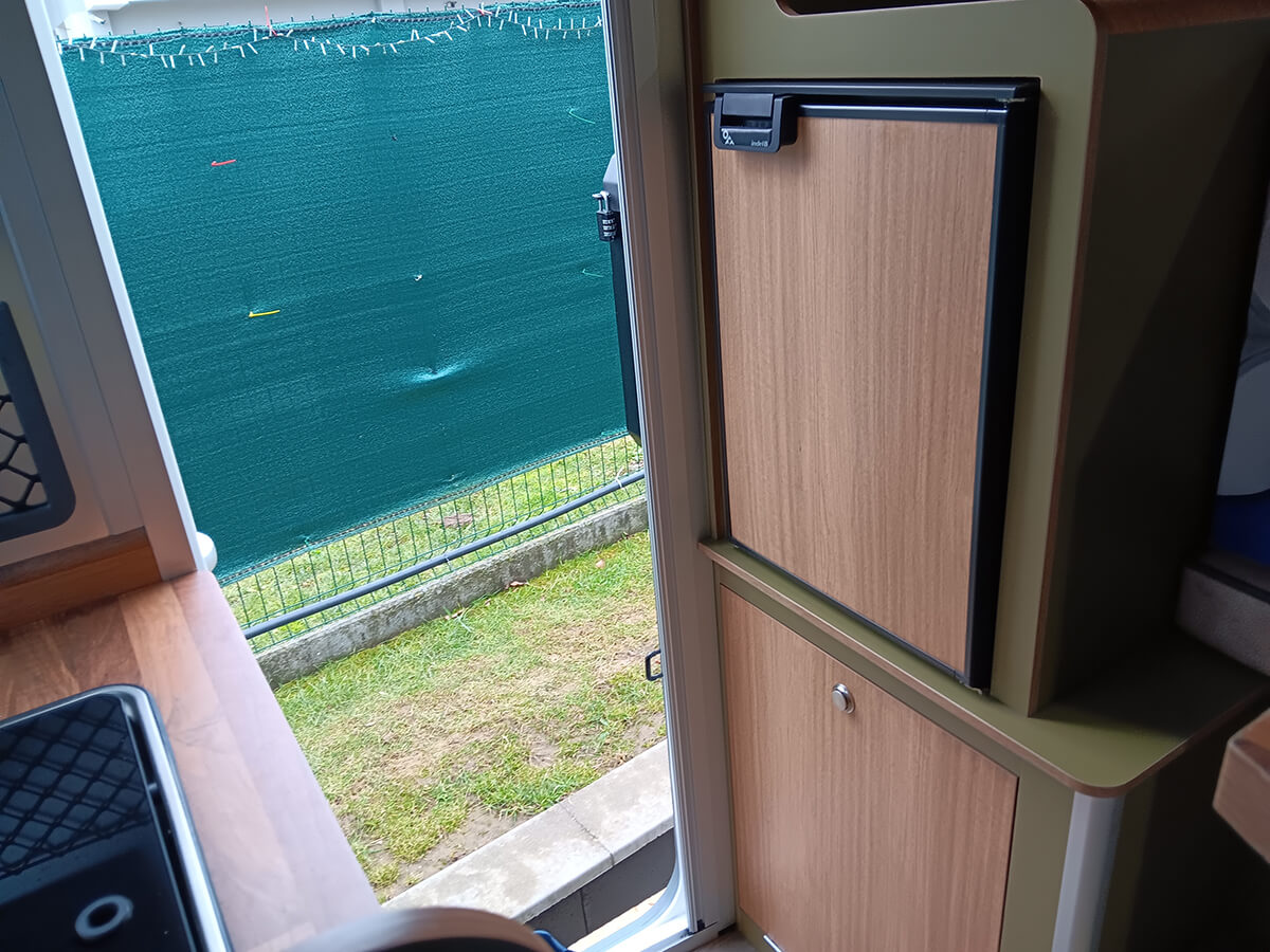 karavan-camper-box-sedef-05 Karavan camper box obytná nadstavba na pickup